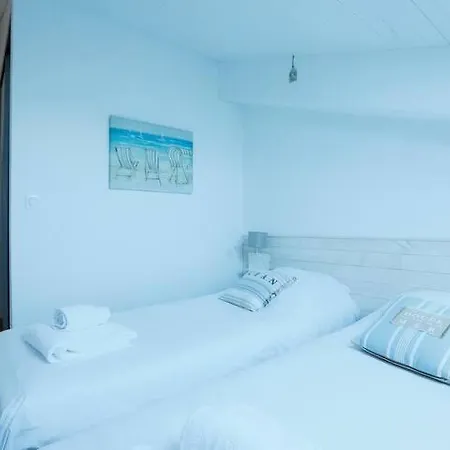 Sur L'ilot De St Martin Au Centre Du Port Vue Exceptionnelle ! Saint-Martin-de-Ré