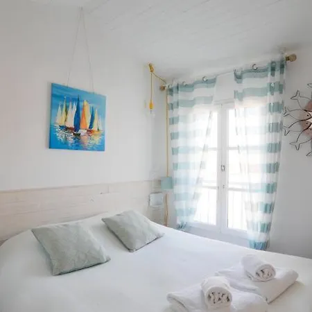 Sur L'ilot De St Martin Au Centre Du Port Vue Exceptionnelle ! *