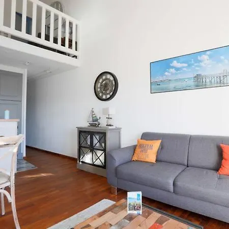 Sur L'ilot De St Martin Au Centre Du Port Vue Exceptionnelle ! Saint-Martin-de-Ré