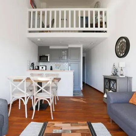 Sur L'ilot De St Martin Au Centre Du Port Vue Exceptionnelle !