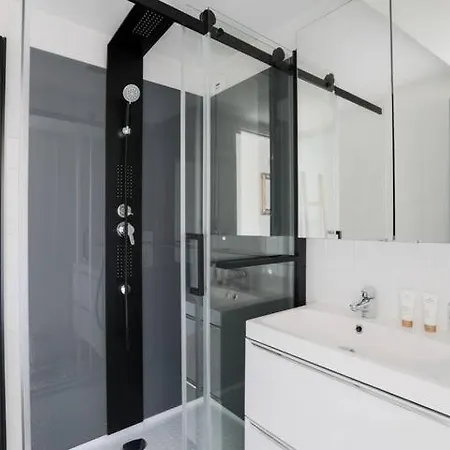 Sur L'ilot De St Martin Au Centre Du Port Vue Exceptionnelle ! *